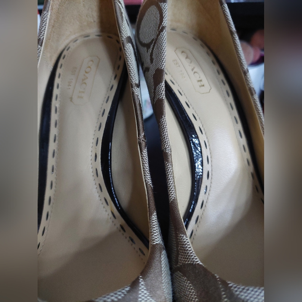 Coach Tan Heels with Signature Monogram - Picture 13 of 13